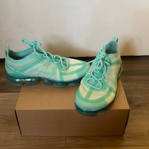 Teal color vapor max